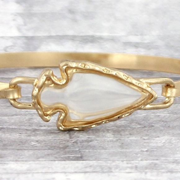 *3/$22* GOLDTONE ARROWHEAD BANGLE BRACELET - Picture 3 of 3